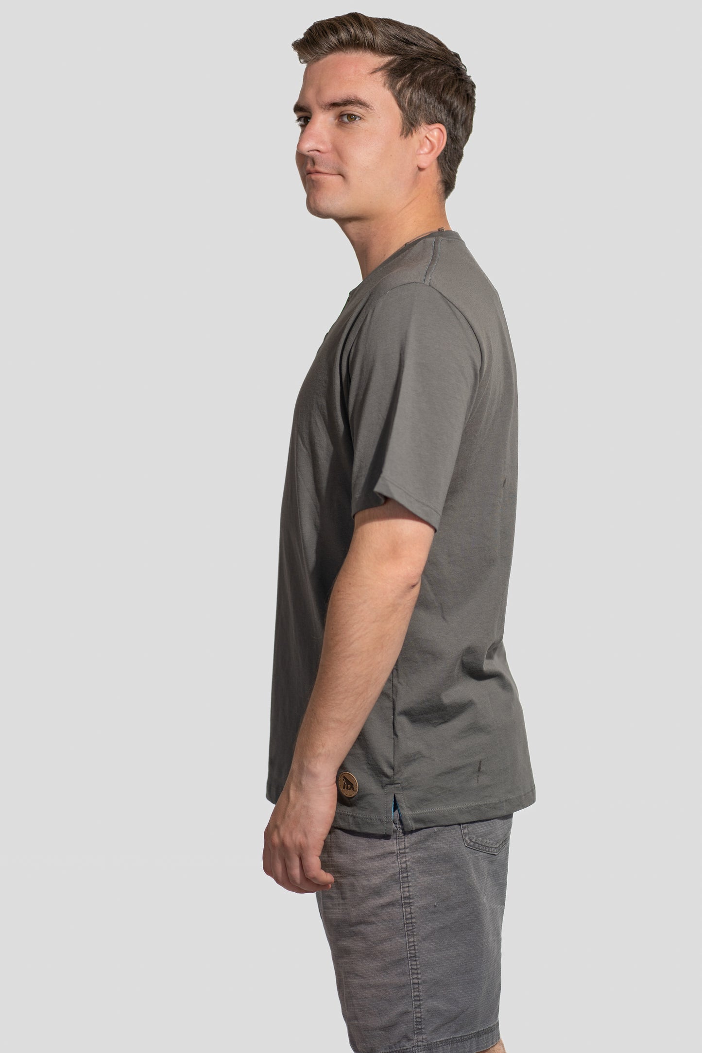Polera PIMA Henley Grafito - Manga Corta