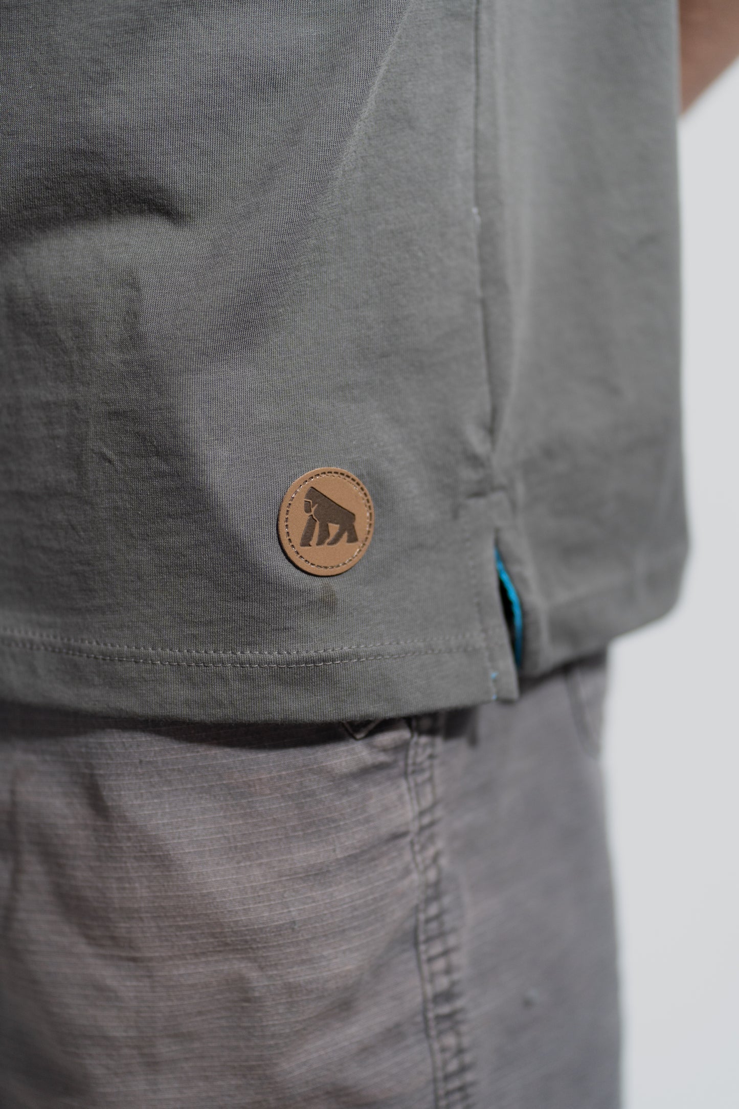 Polera PIMA Henley Grafito - Manga Corta