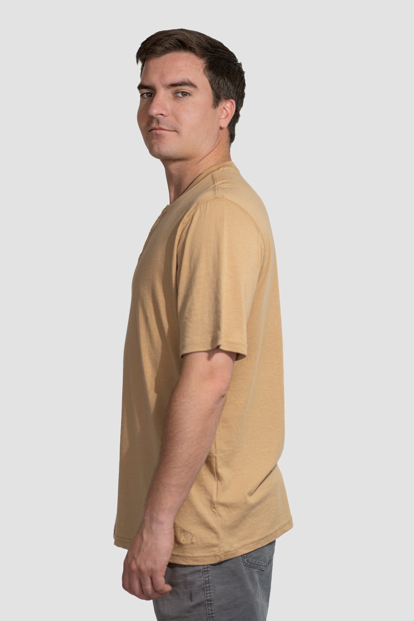 Polera Camel Manga Corta PIMA Henley V1