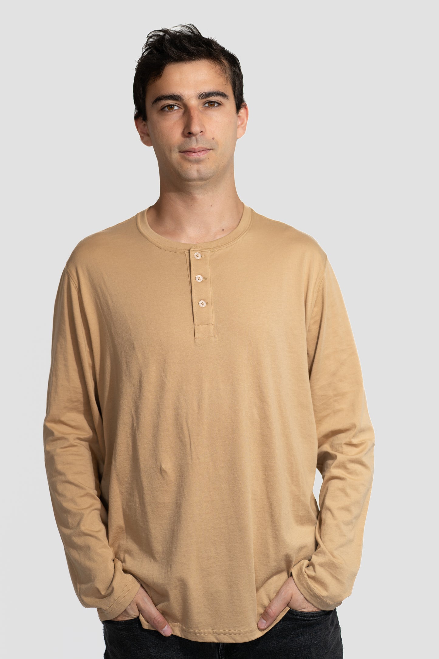 Polera Camel Manga Larga PIMA Henley V1