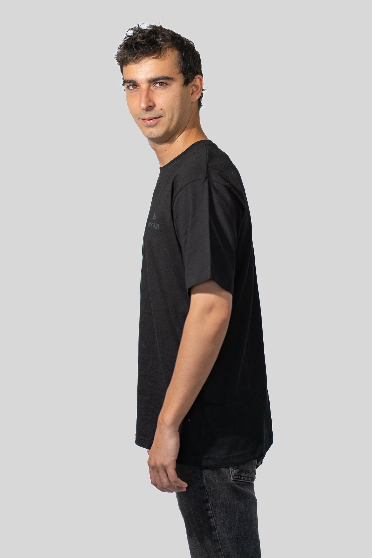 Polera Negra Manga Corta UAKARI