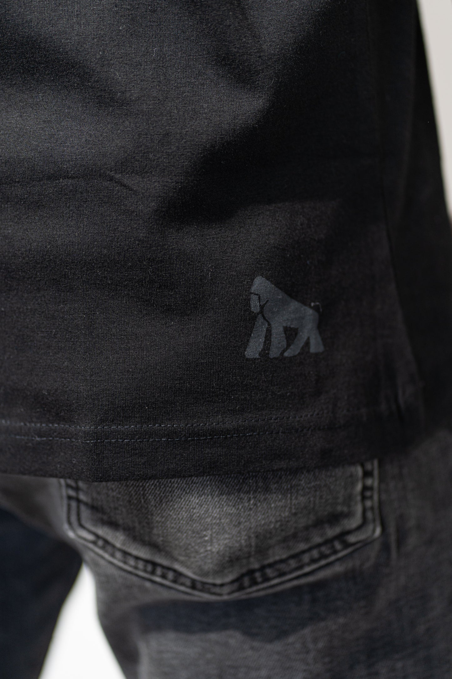 Polera Negra Manga Corta UAKARI