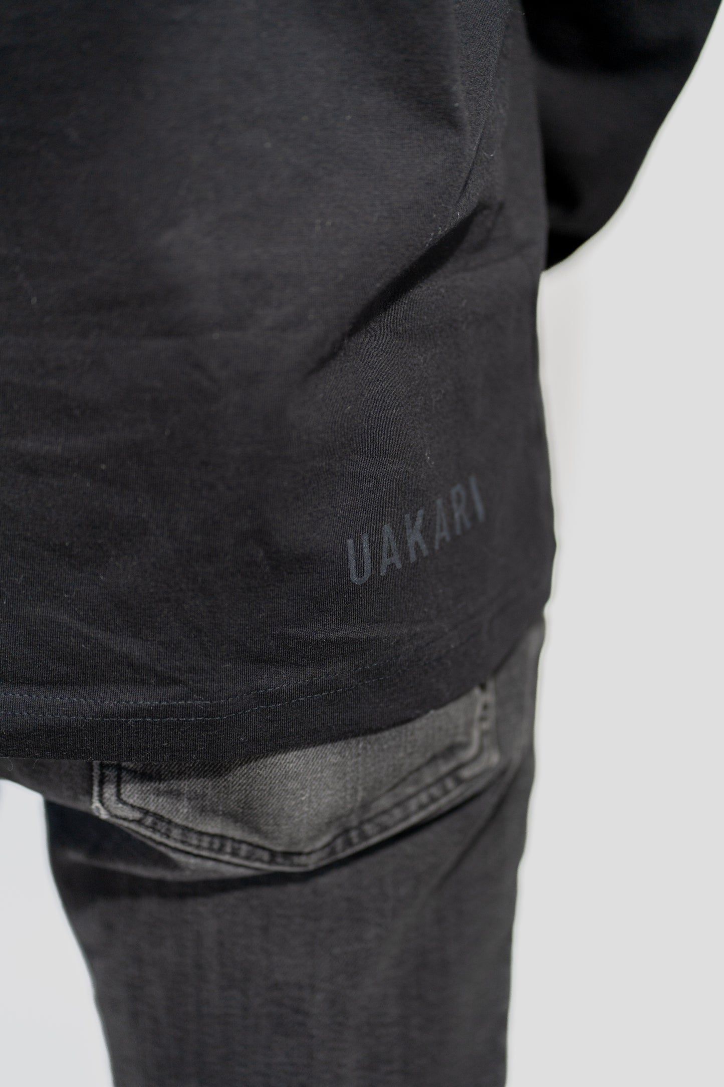 Polera Negra Manga Larga CACAJAO