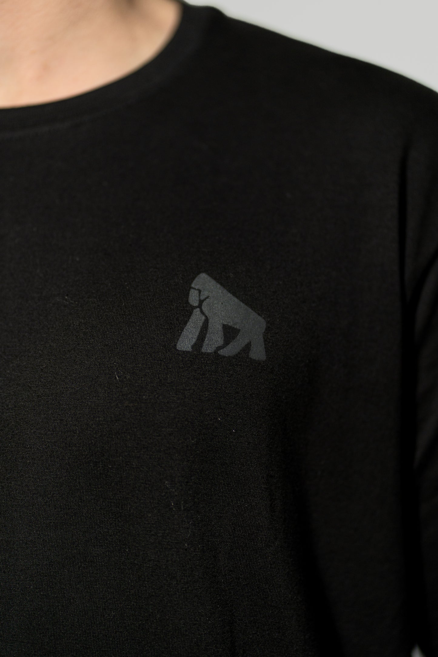 Polera Negra Manga Larga CACAJAO