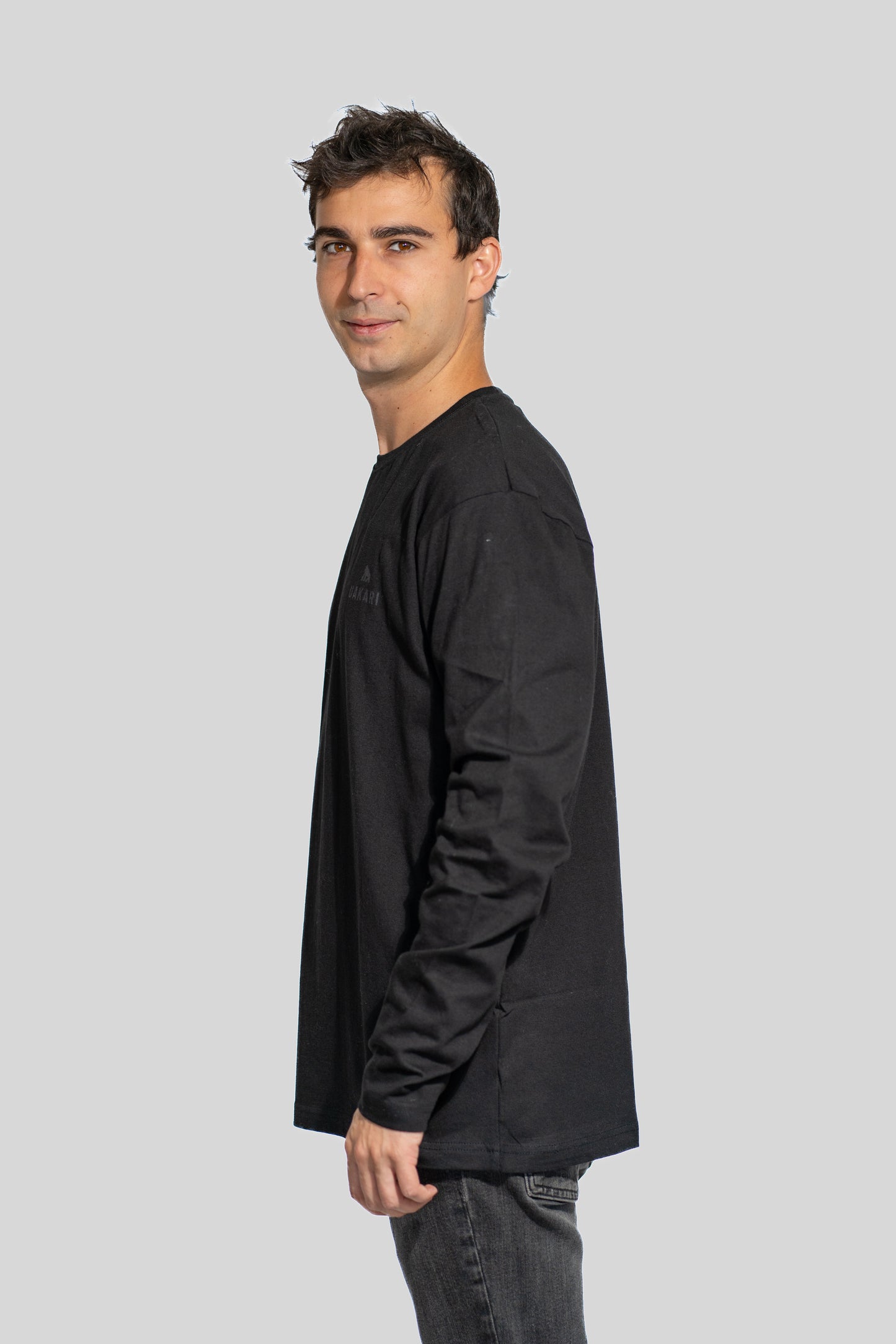 Polera Negra Manga Larga UAKARI