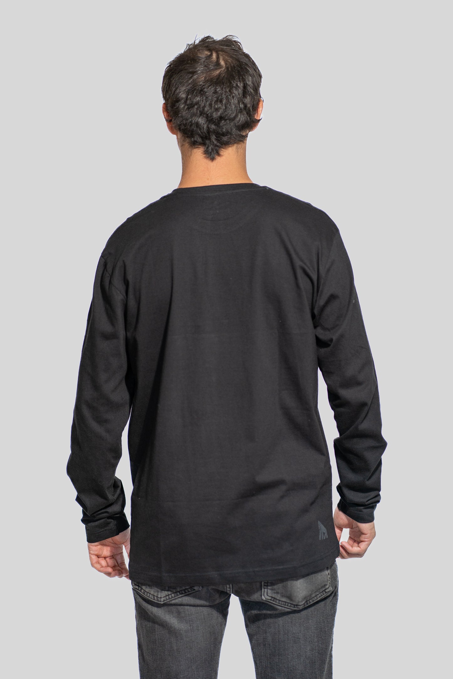 Polera Negra Manga Larga UAKARI