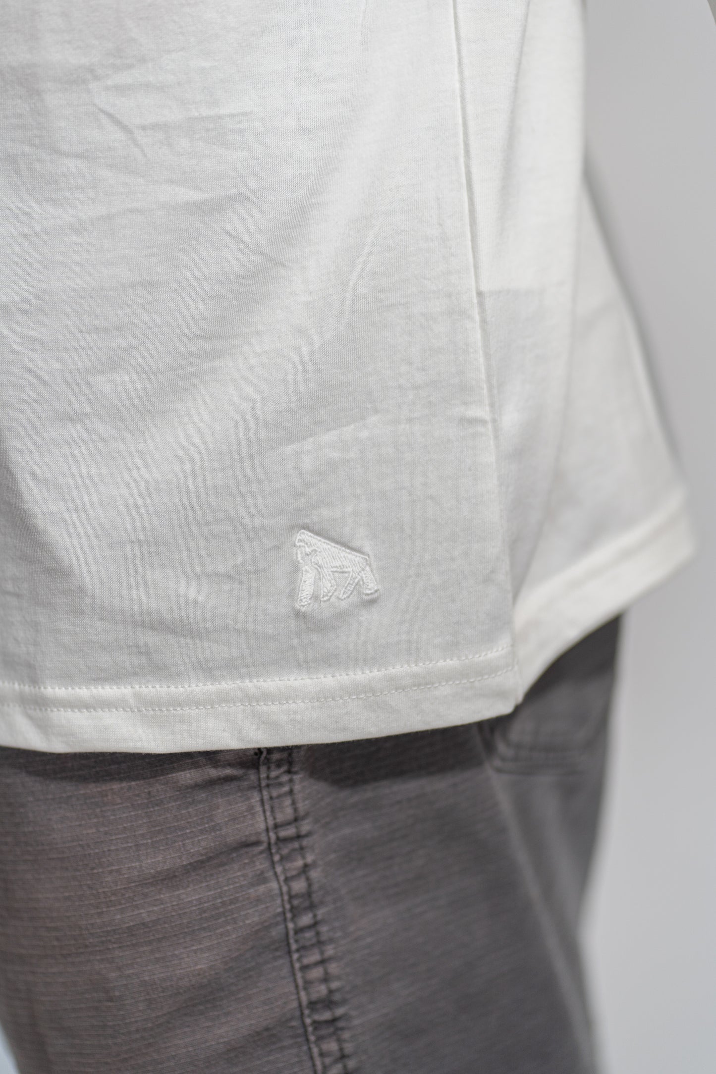 Polera Blanca Manga Corta PIMA Henley V1