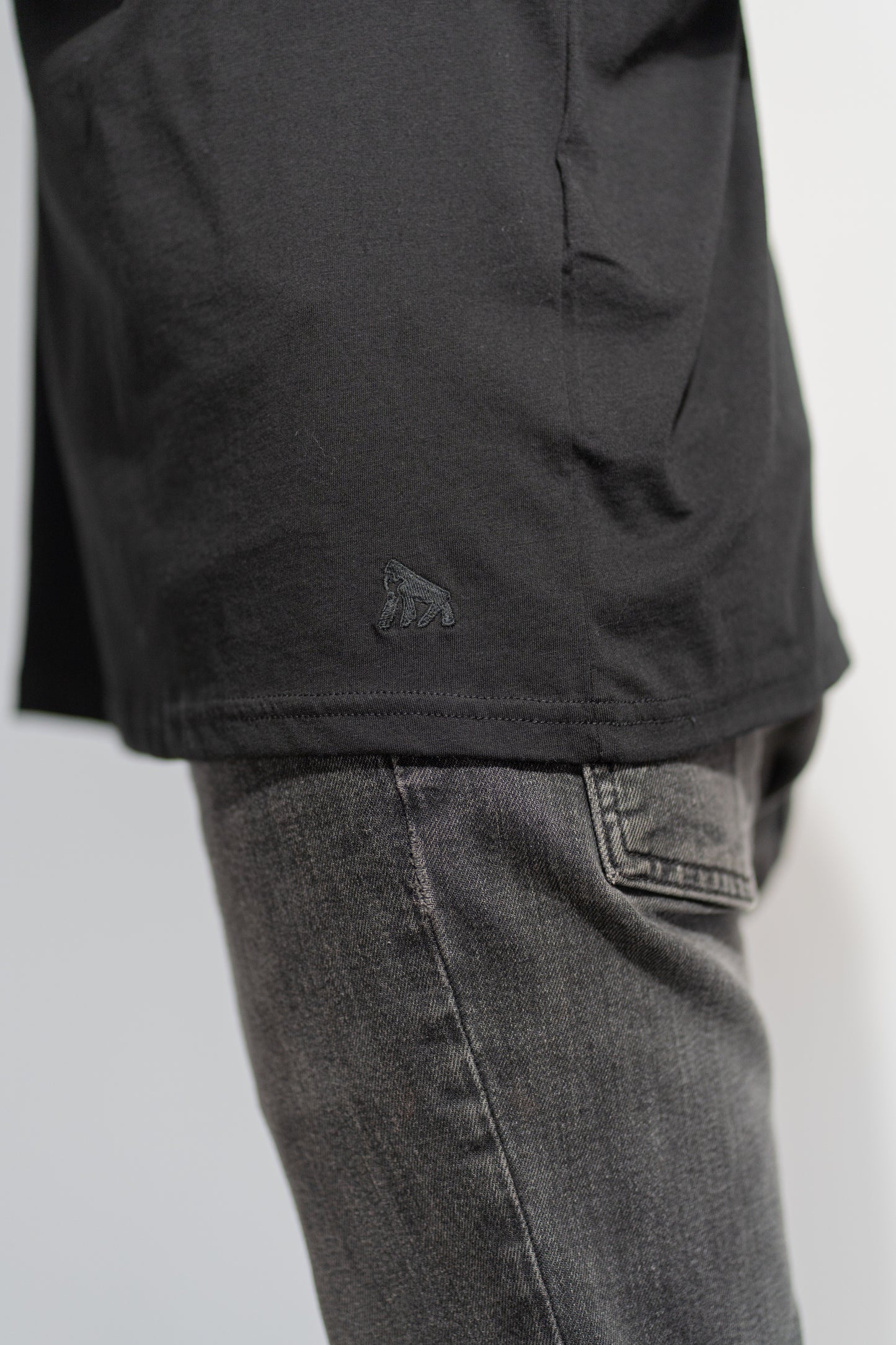 Polera Negra Manga Corta PIMA Henley V1