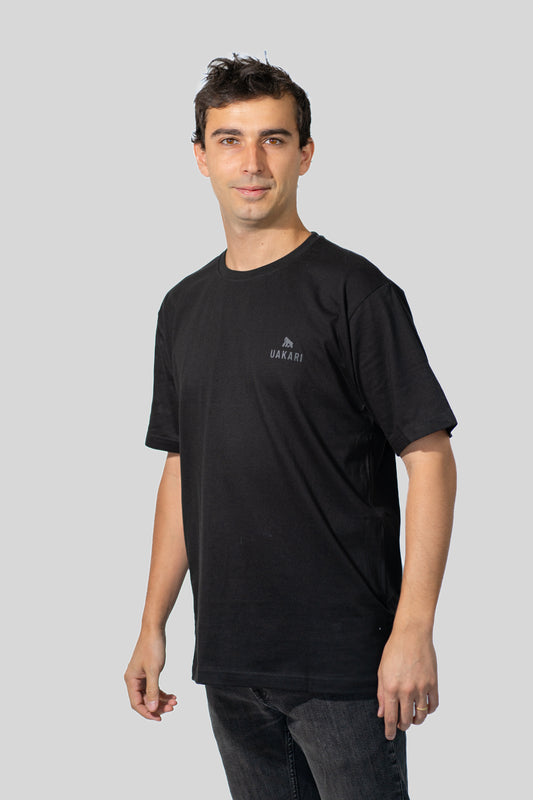 Polera Negra Manga Corta UAKARI