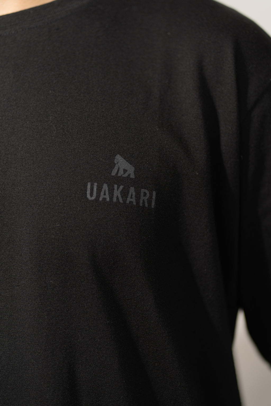 Polera Negra Manga Larga UAKARI L + Jockey